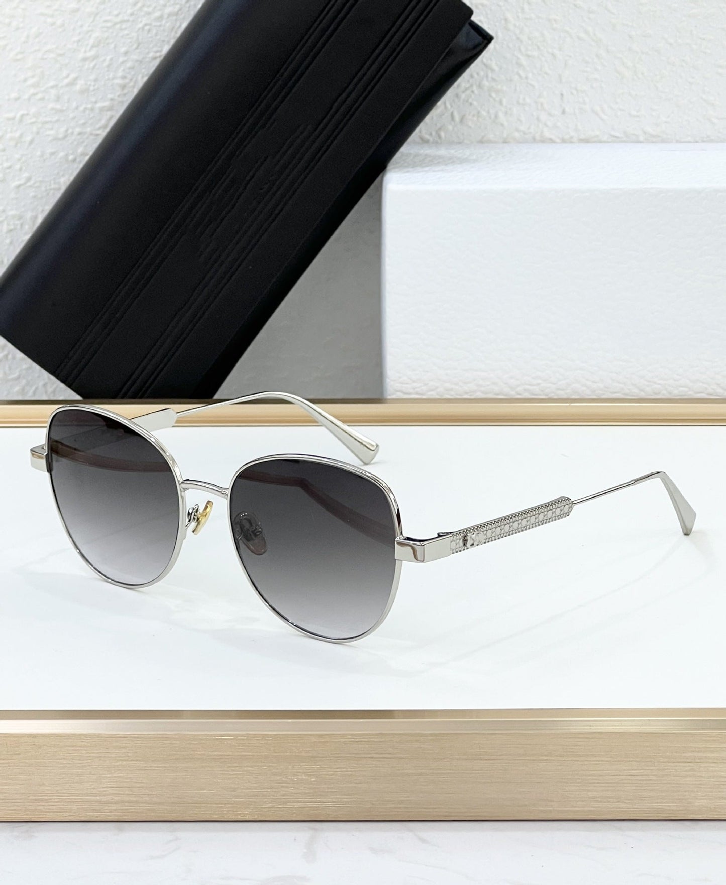 2025 New D Home Men and Women with High Definition Sunglasses Outdoor Fashion Sunshade Trend Sunglasses UV Protection B1F