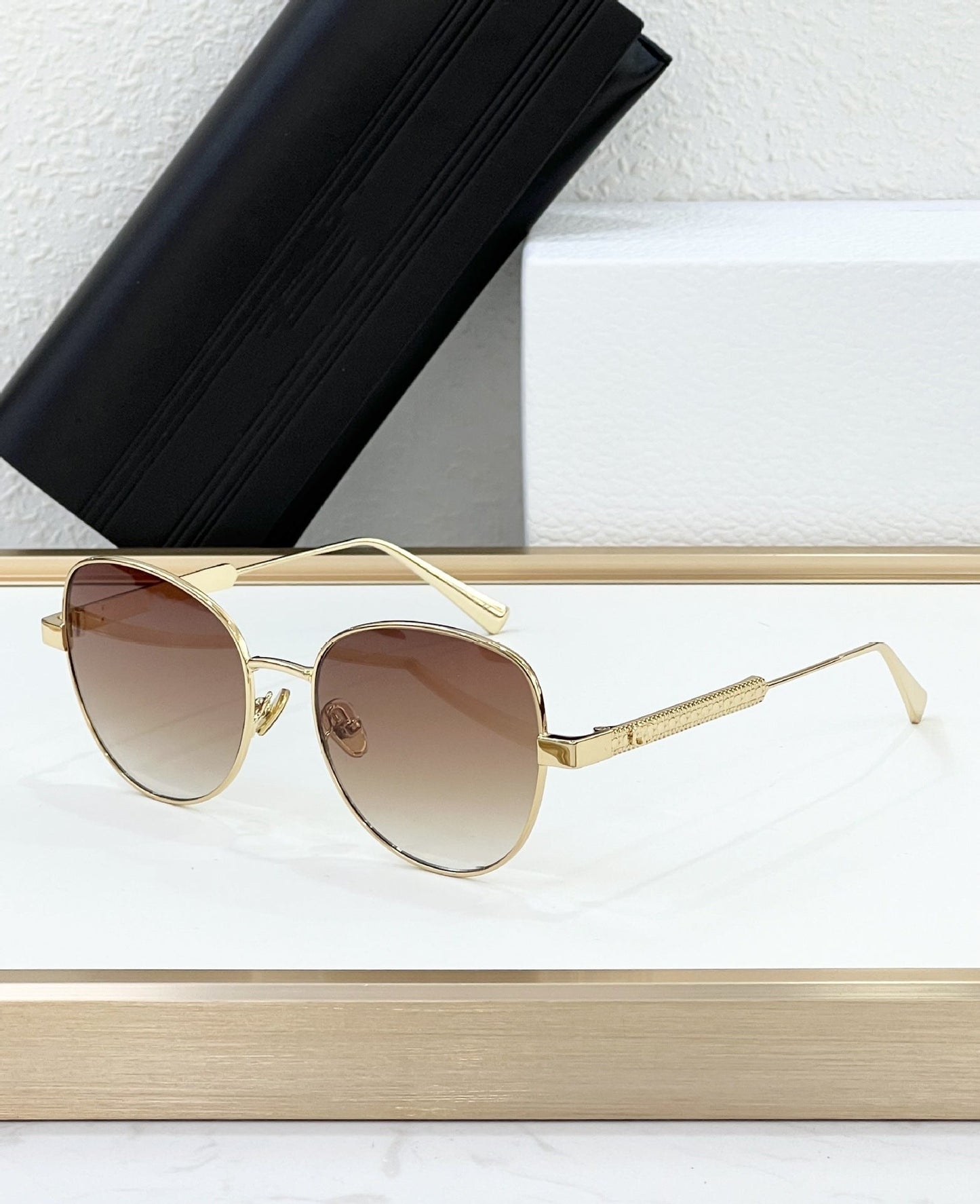 2025 New D Home Men and Women with High Definition Sunglasses Outdoor Fashion Sunshade Trend Sunglasses UV Protection B1F