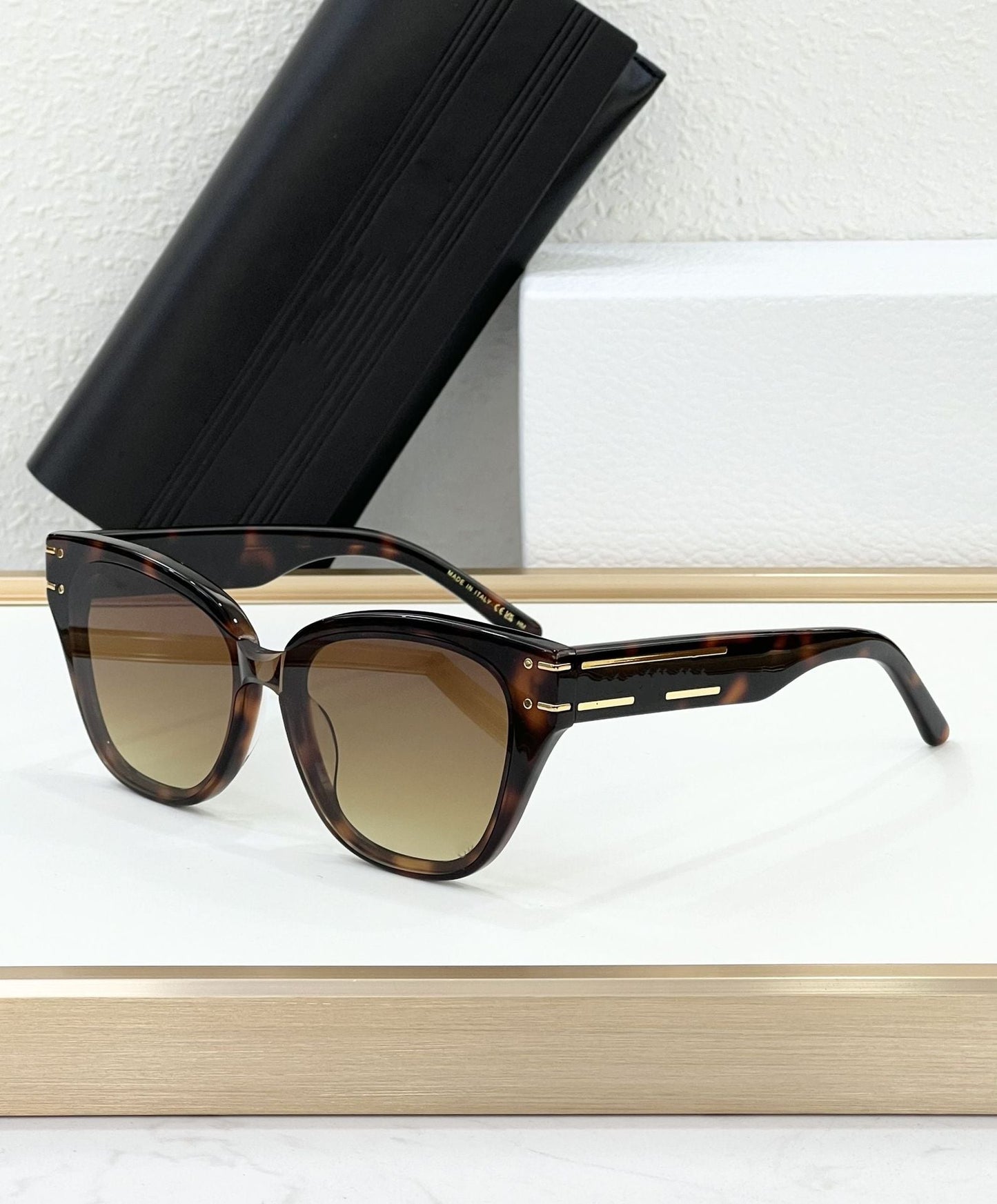 2025 Cross-border D Home New Sunglasses Men and Women Same Style Elegant Retro Fashion Square Outdoor Sunglasses High Sense