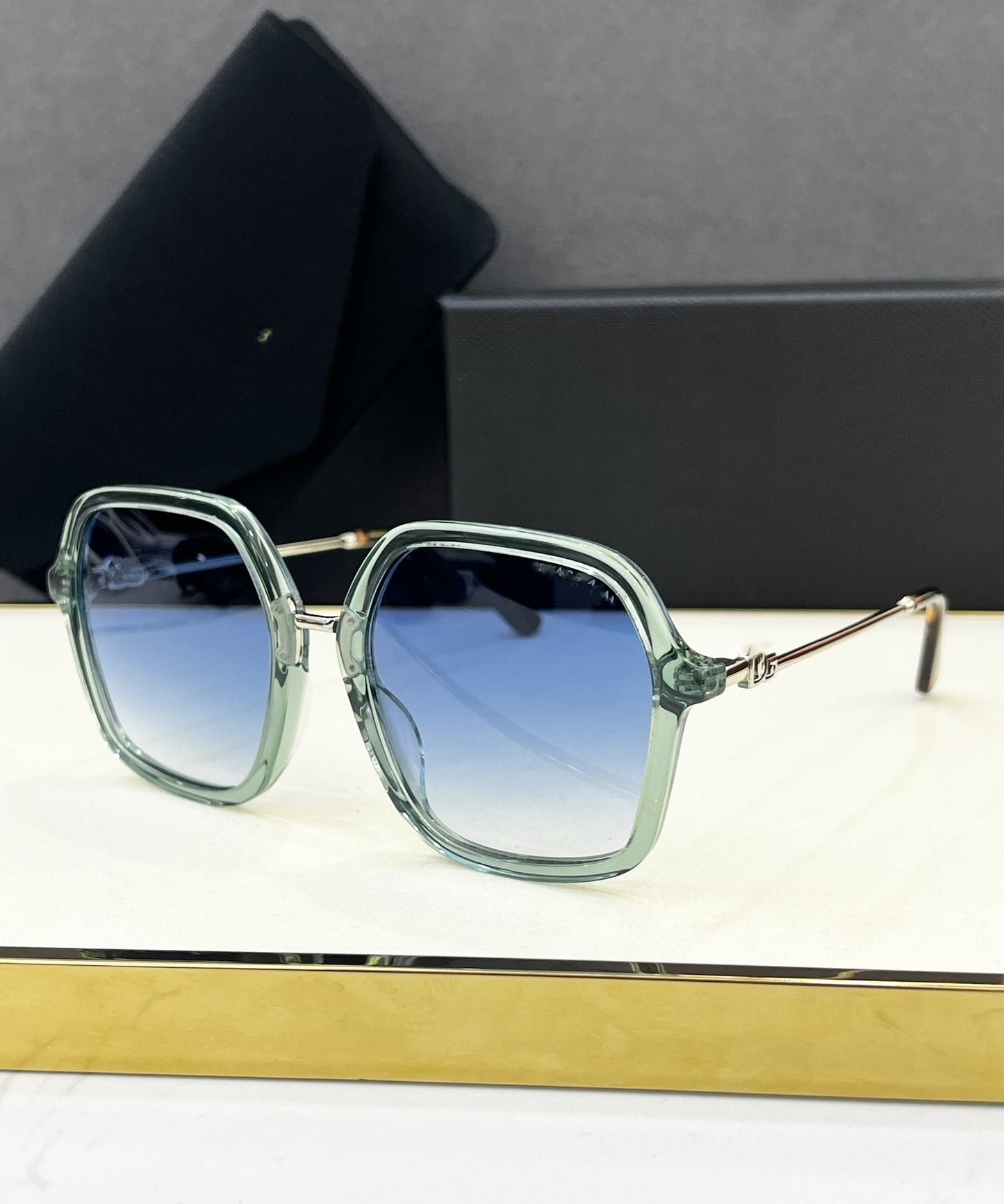 Dujia Fashion Sunglasses Women's High-end Sense, Large Frame and Thin European and American Popular Sunglasses Anti-ultraviolet DG4422