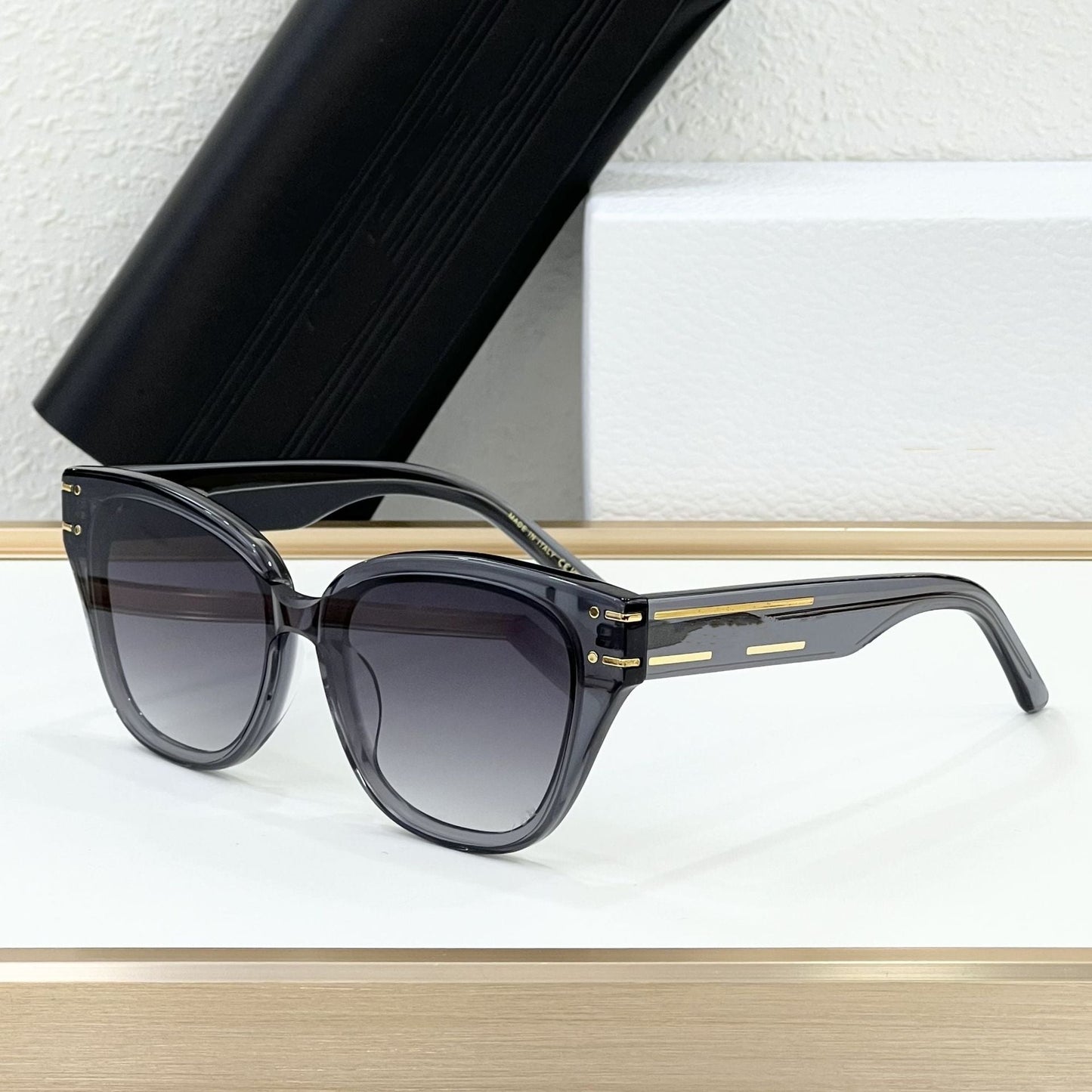 2025 Cross-border D Home New Sunglasses Men and Women Same Style Elegant Retro Fashion Square Outdoor Sunglasses High Sense