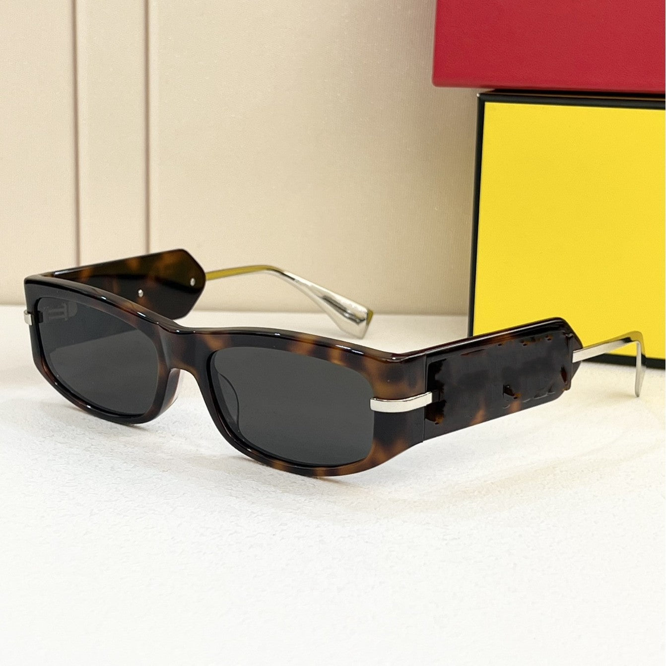F New Sunglasses Female Big-name European and American Style Fashion Versatile Travel Sunglasses Advanced Sense FE40120I
