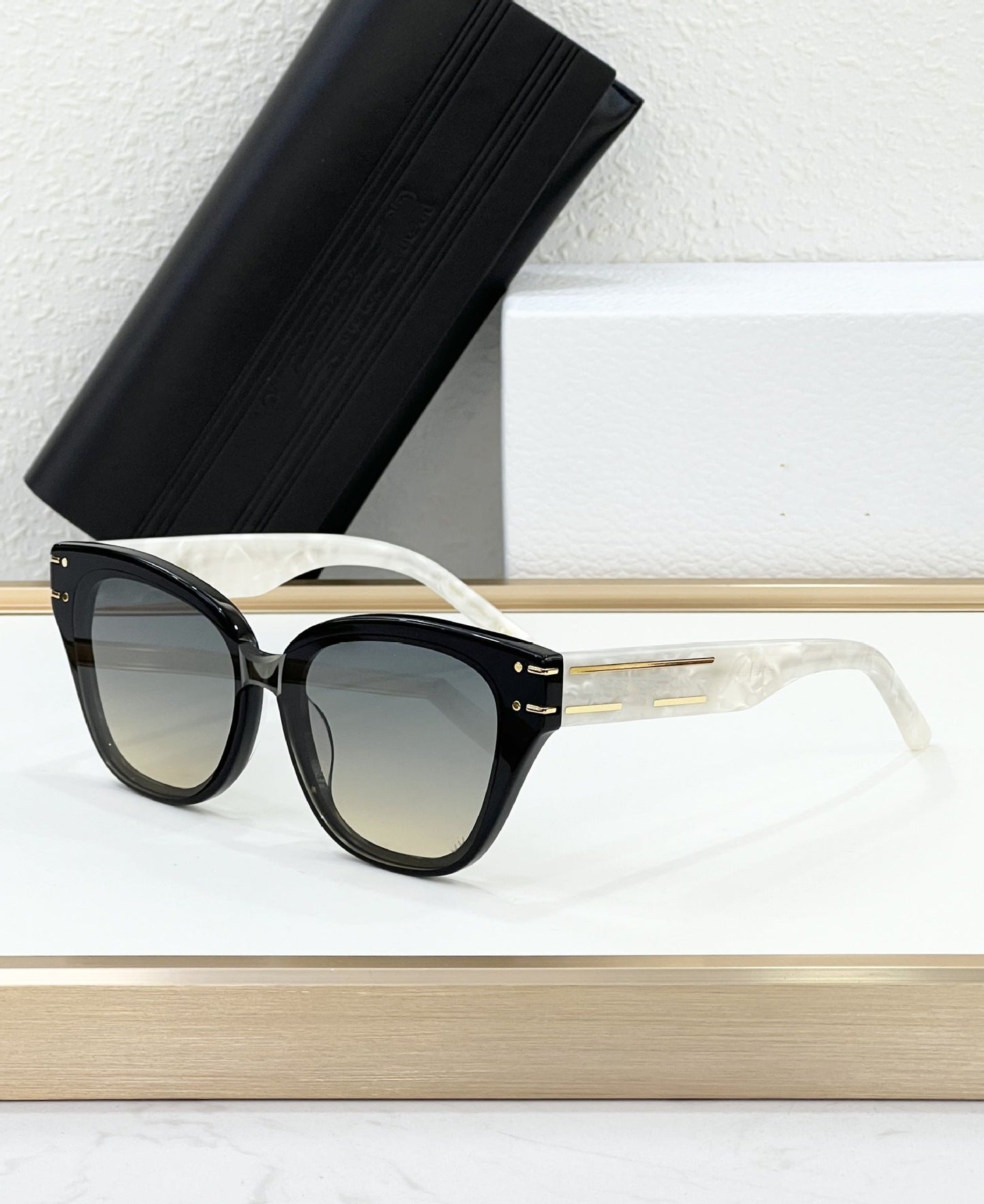 2025 Cross-border D Home New Sunglasses Men and Women Same Style Elegant Retro Fashion Square Outdoor Sunglasses High Sense