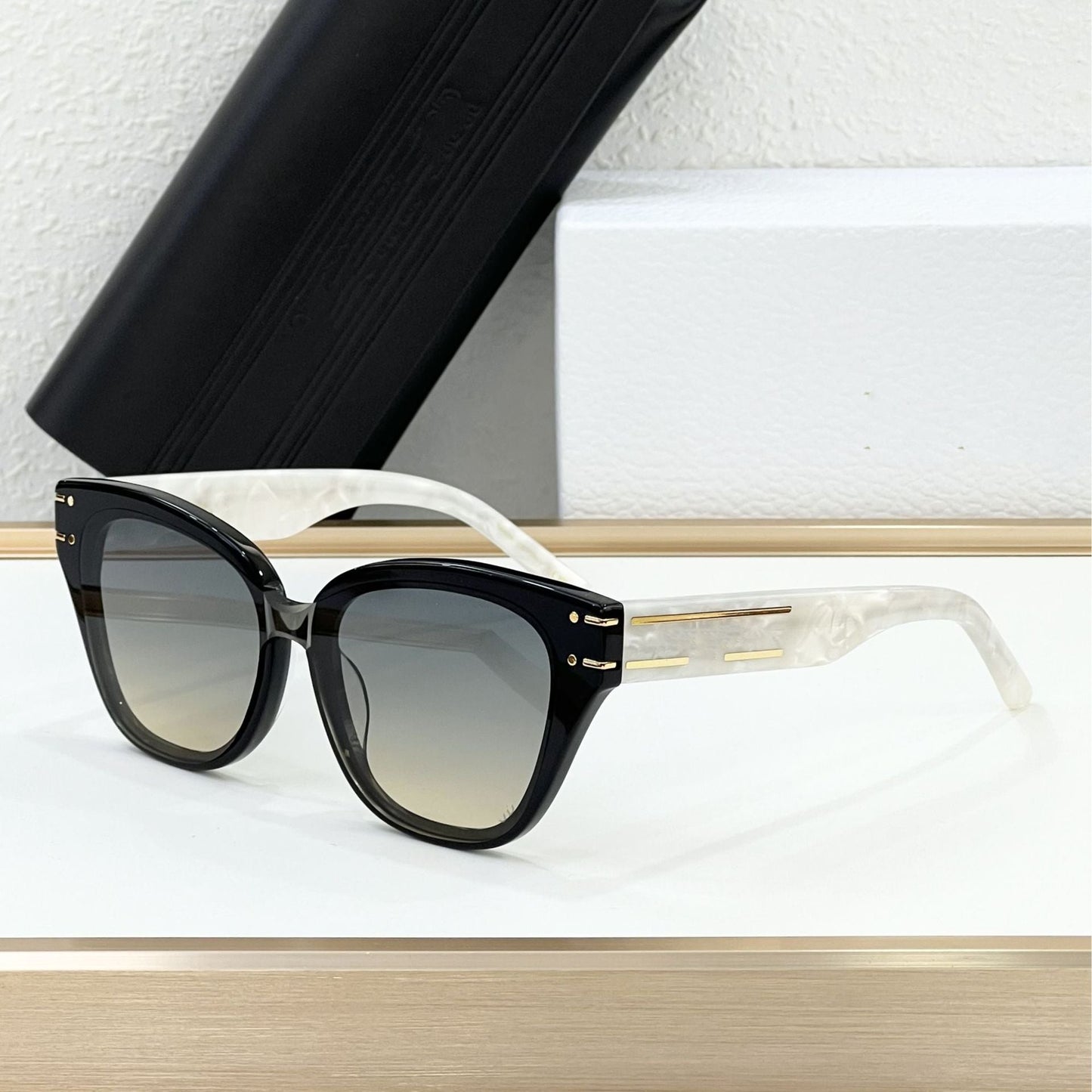 2025 Cross-border D Home New Sunglasses Men and Women Same Style Elegant Retro Fashion Square Outdoor Sunglasses High Sense