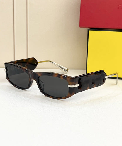 F New Sunglasses Female Big-name European and American Style Fashion Versatile Travel Sunglasses Advanced Sense FE40120I