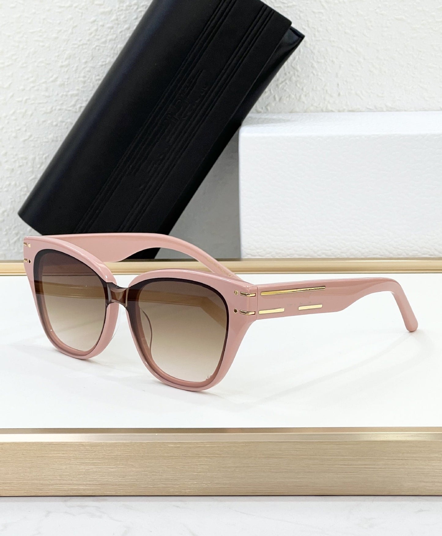 2025 Cross-border D Home New Sunglasses Men and Women Same Style Elegant Retro Fashion Square Outdoor Sunglasses High Sense